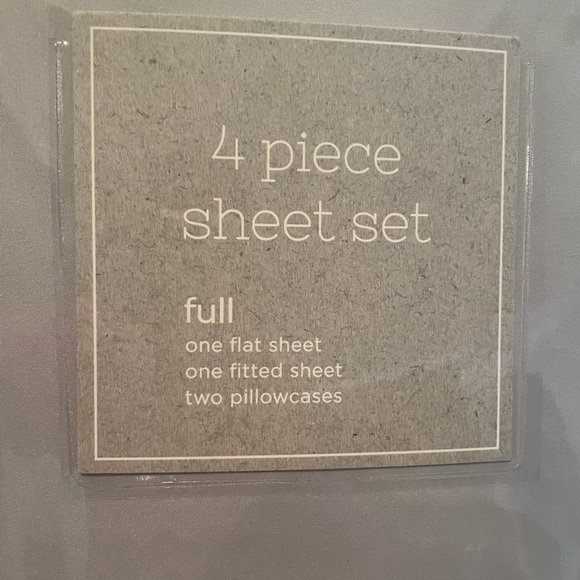 New 4-Piece Collection Full sheet set - Picture 2 of 5